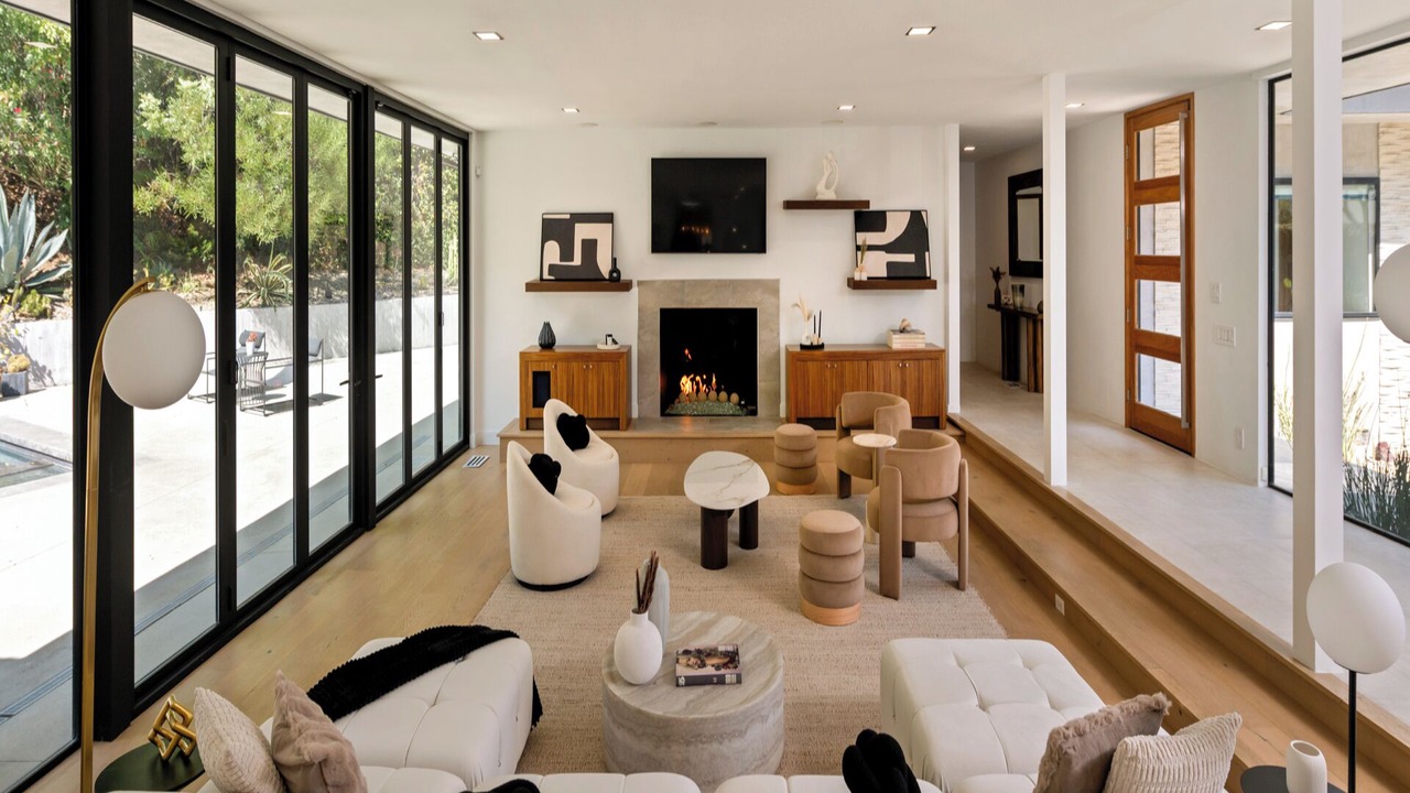 Photo of Livingroom in Beverly Glen