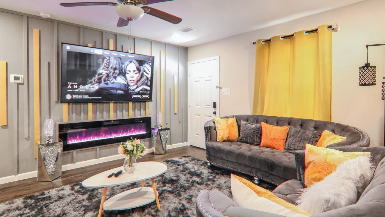 Photo of Livingroom in Foster Place