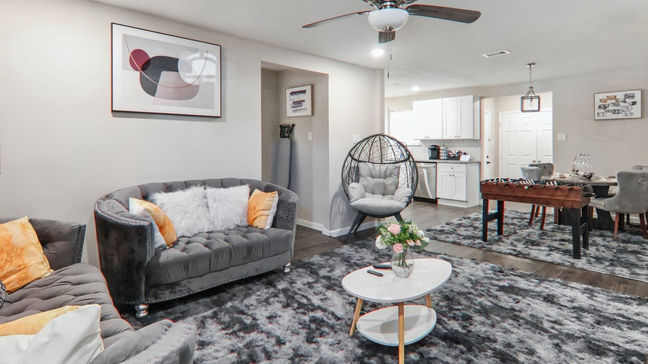 Photo of Livingroom in Foster Place