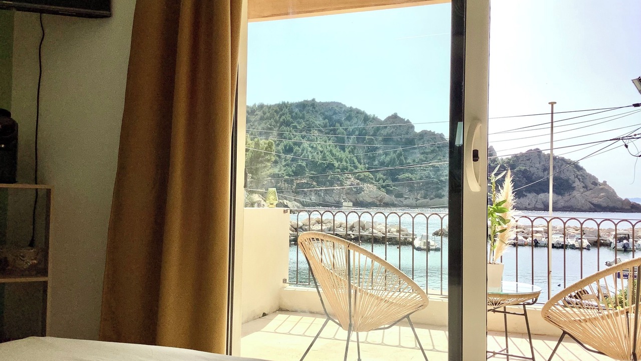 Photo of Bedroom in Ensues-la-Redonne