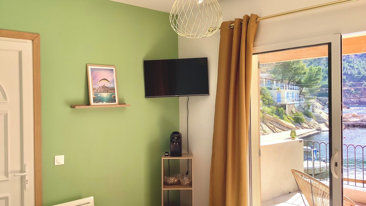 Photo of Bedroom in Ensues-la-Redonne