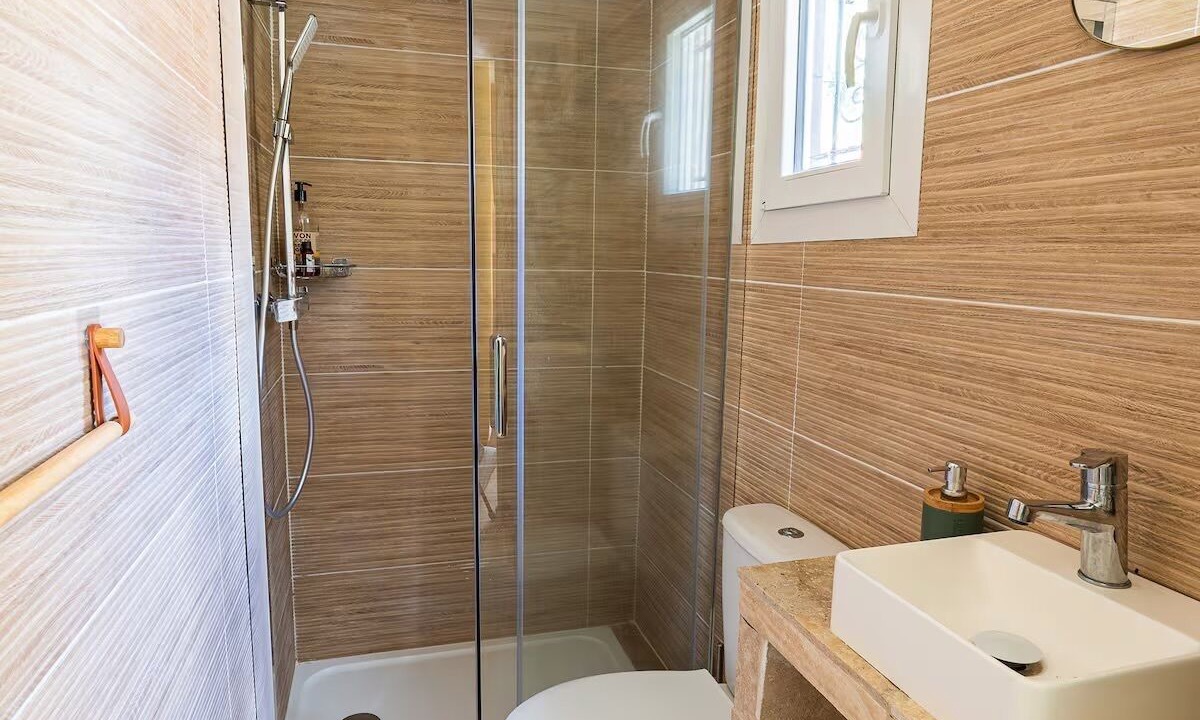 Photo of Bathroom in Ensues-la-Redonne