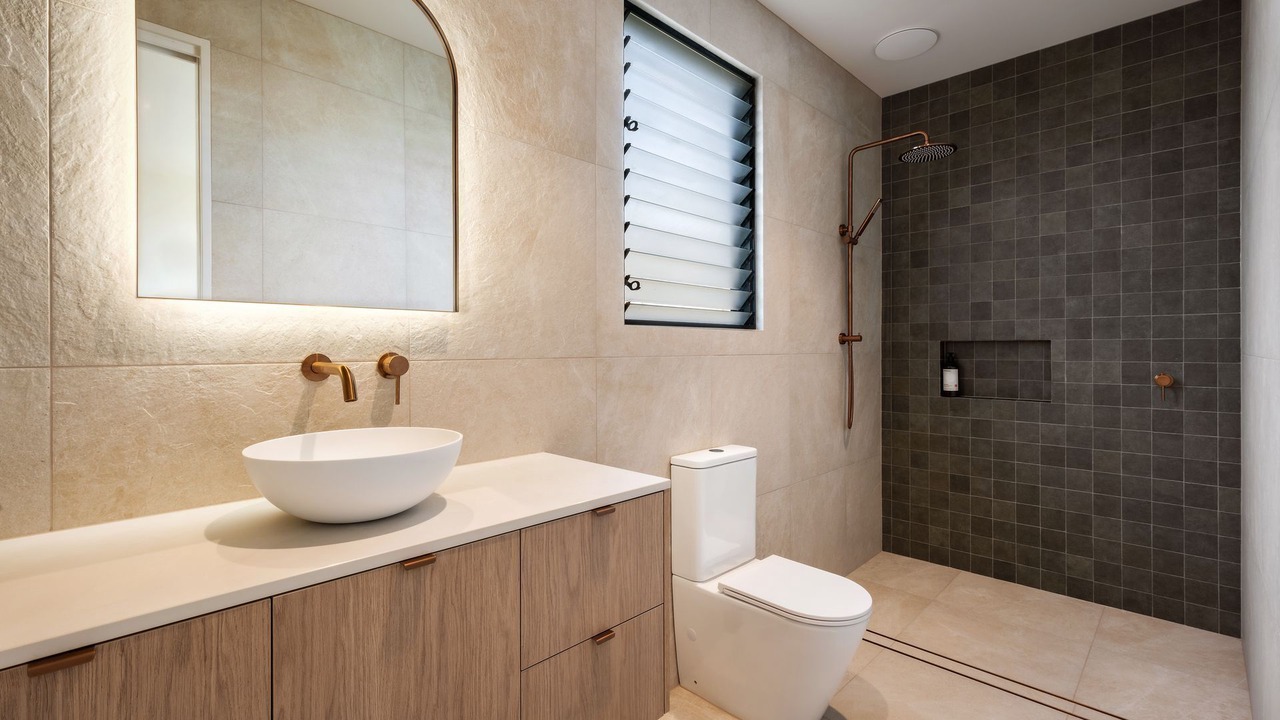 Photo of Bathroom in Skennars Head