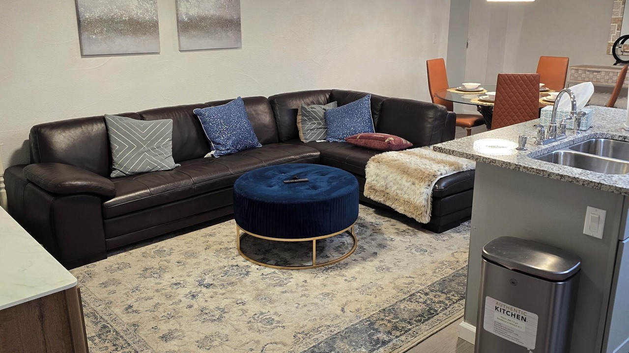 Photo of Livingroom in Aurora