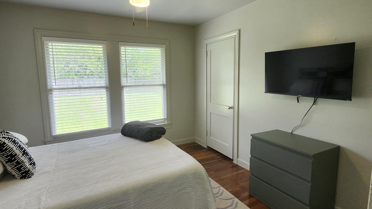 Photo of Bedroom in Lake Jackson