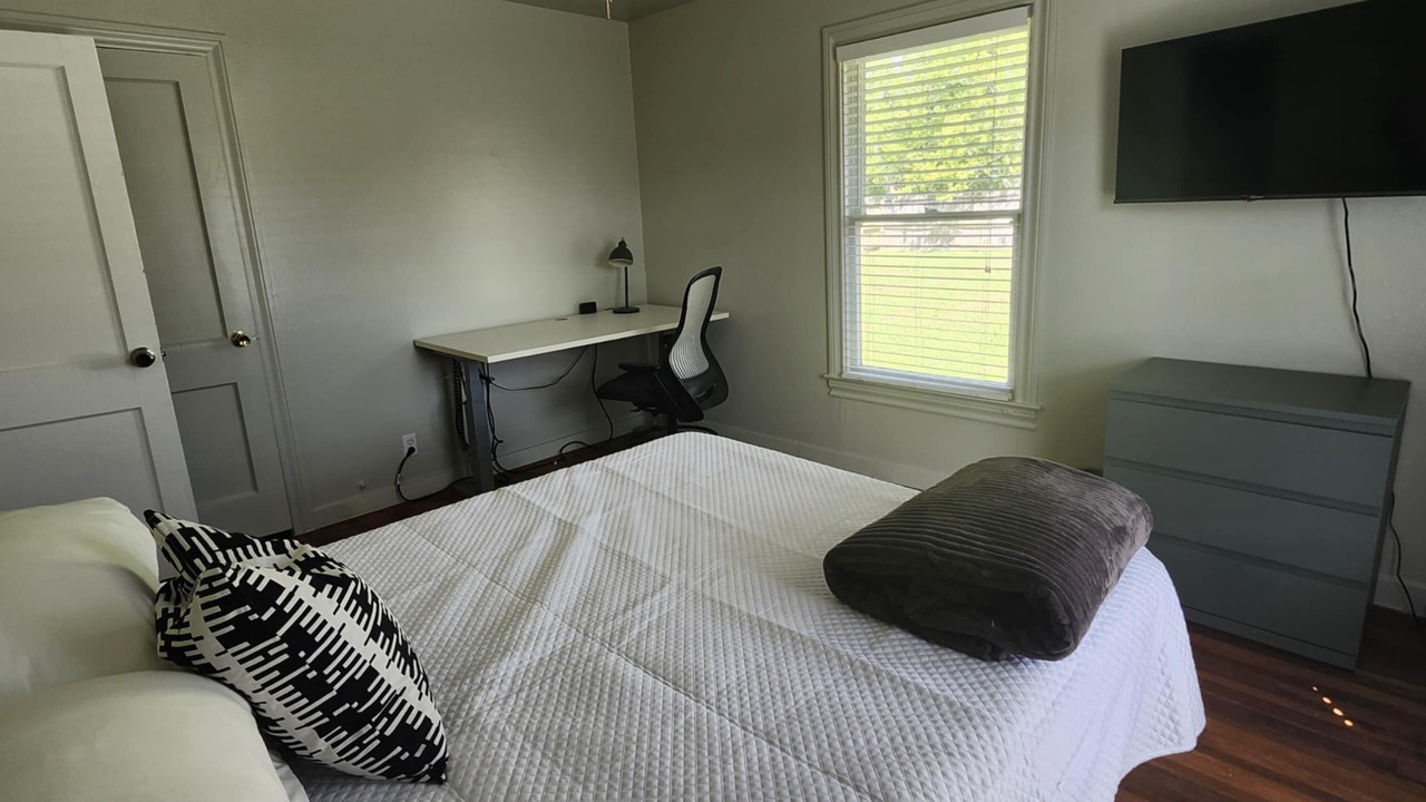Photo of Bedroom in Lake Jackson