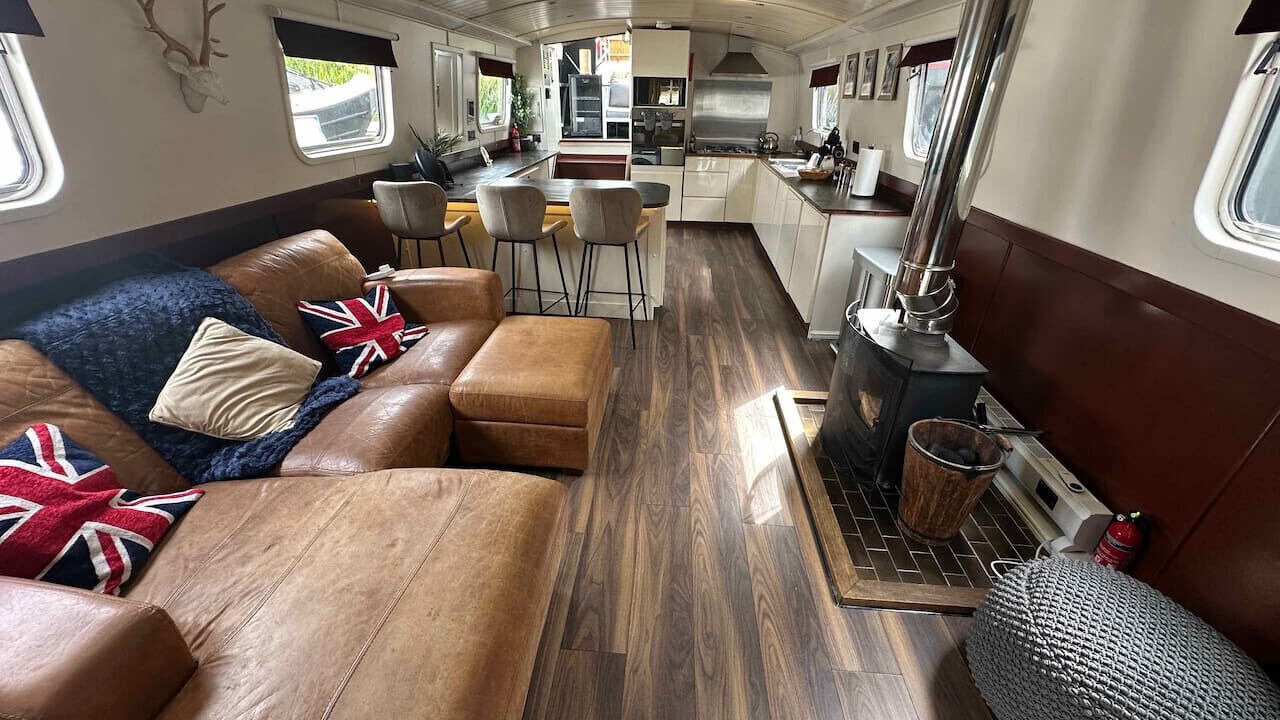 Photo of Livingroom in Staines