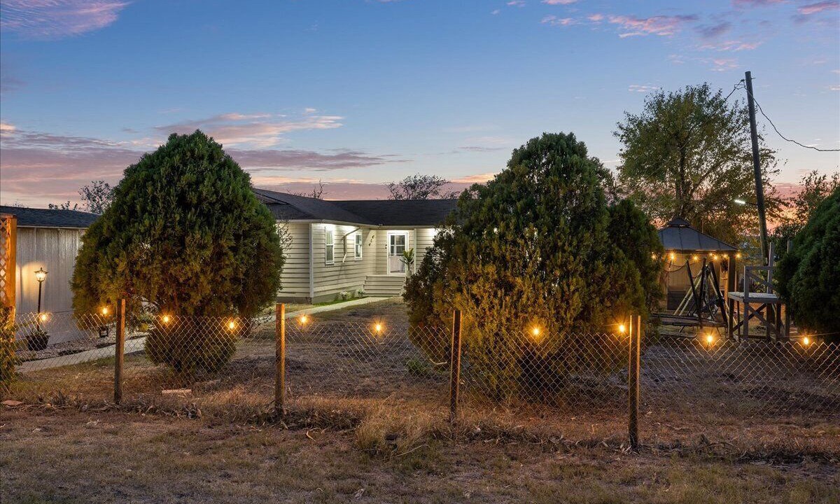 Photo of Outdoor in Del Valle