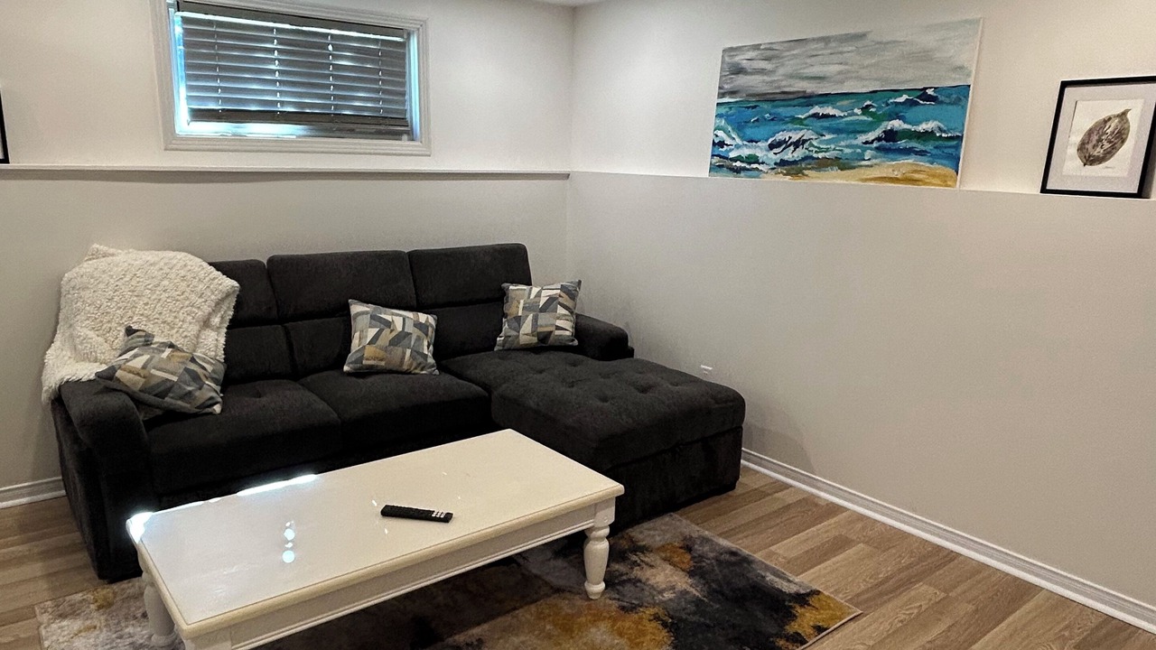 Photo of Livingroom in Amherstview