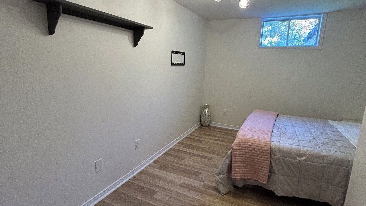 Photo of Bedroom in Amherstview
