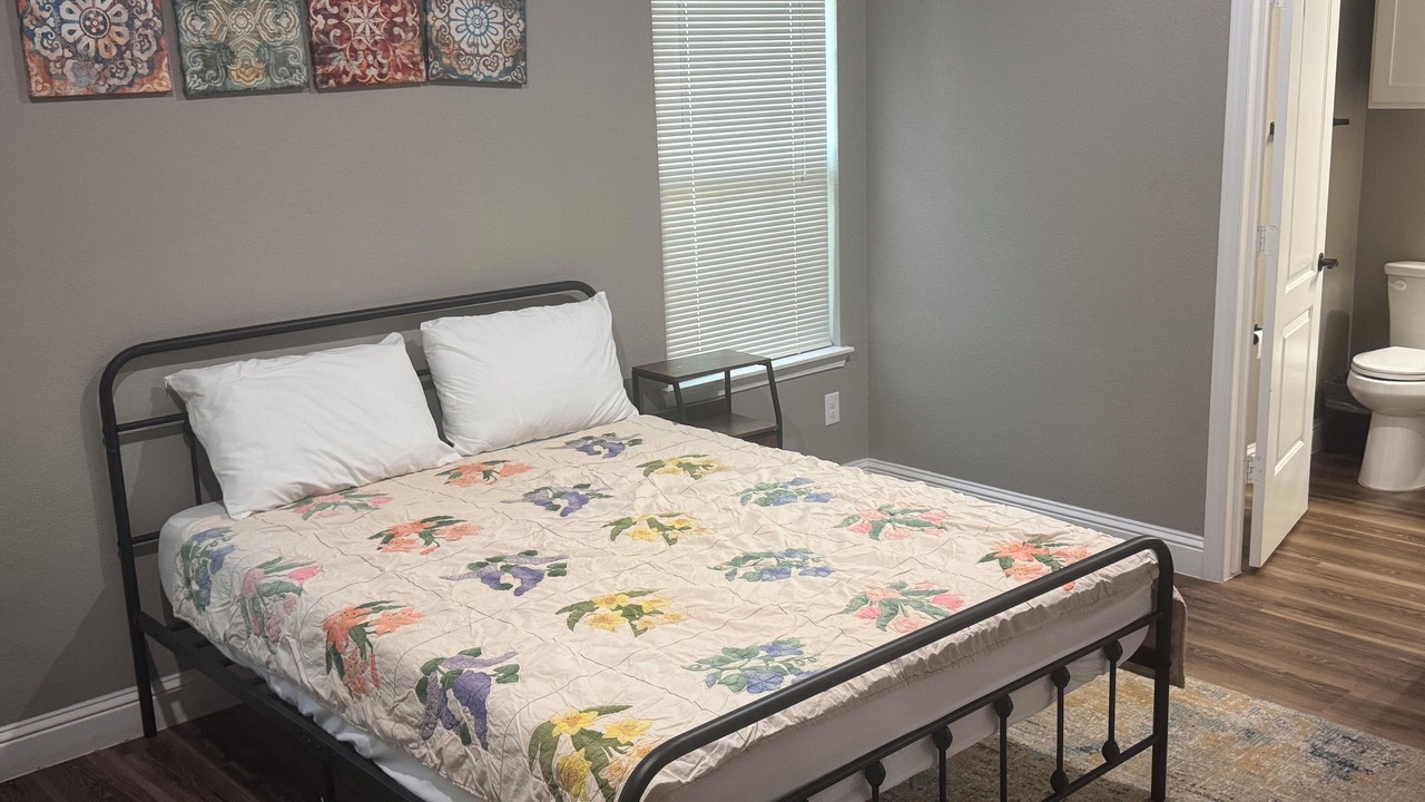 Photo of Bedroom in Quinlan