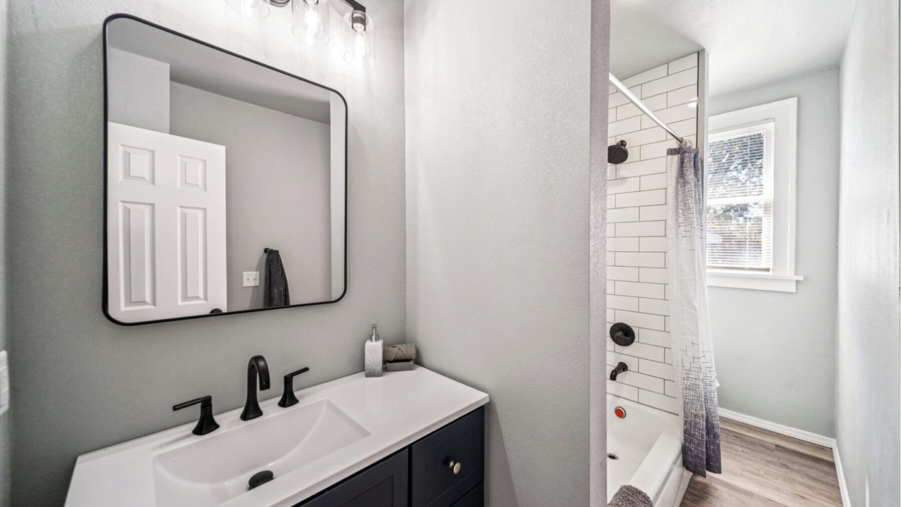 Photo of Bathroom in Cherry Street
