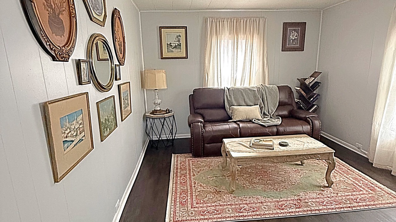 Photo of Livingroom in Westside