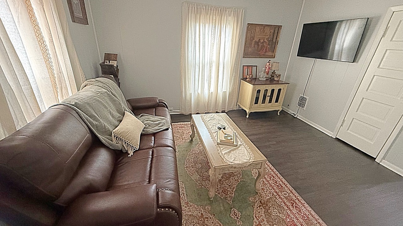 Photo of Livingroom in Westside