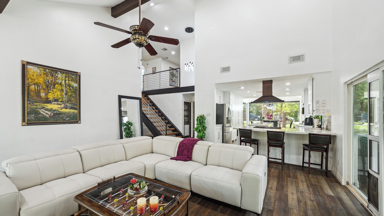 Photo of Livingroom in Grogan's Mill