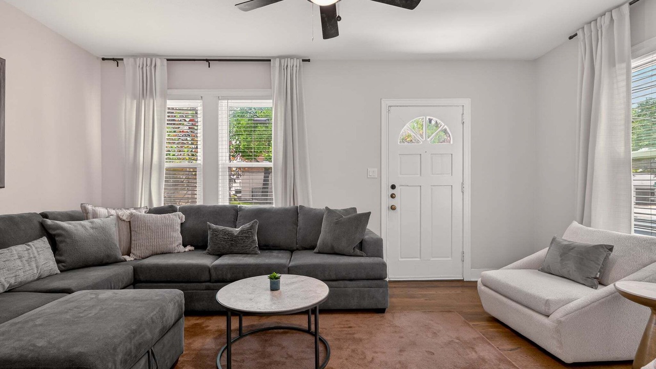 Photo of Livingroom in Clarksville