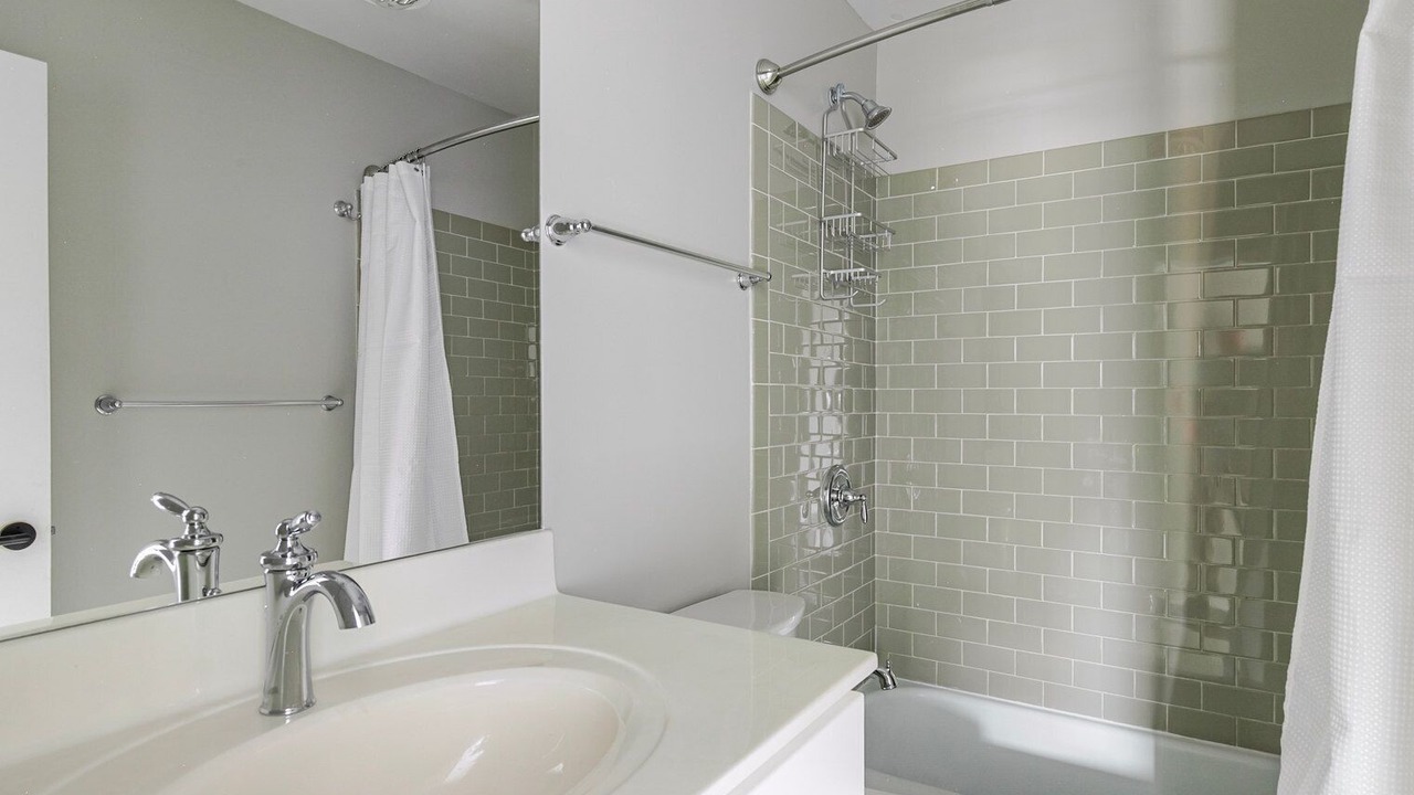 Photo of Bathroom in Lake View East