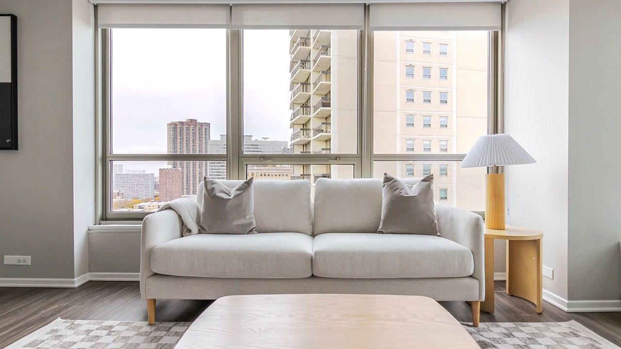 Photo of Livingroom in Lake View East
