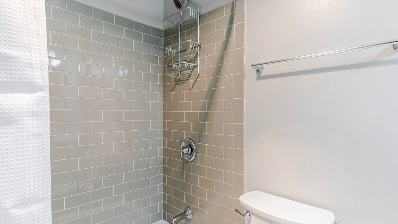 Photo of Bathroom in Lake View East