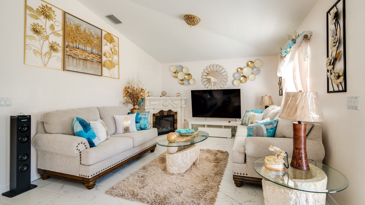 Photo of Livingroom in Candler