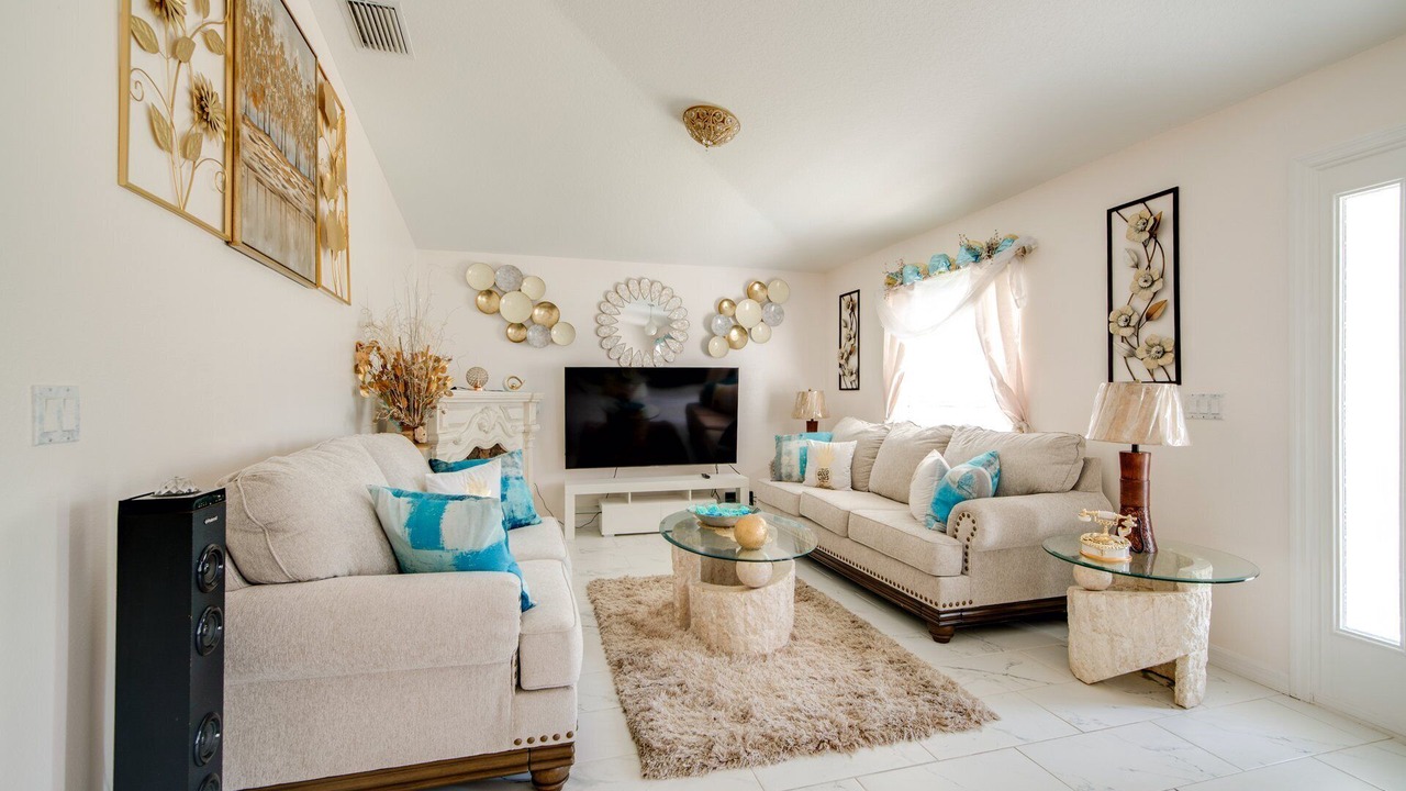 Photo of Livingroom in Candler