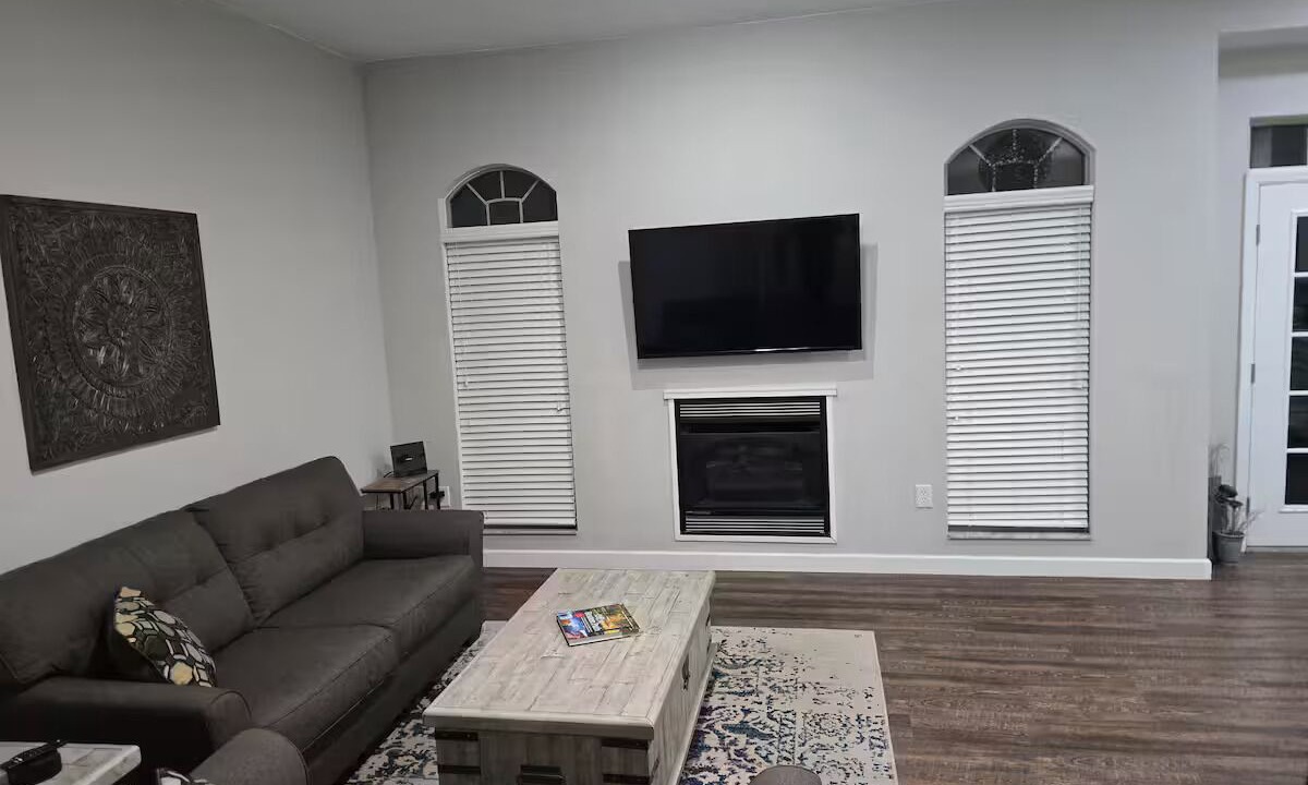 Photo of Livingroom in Lake City