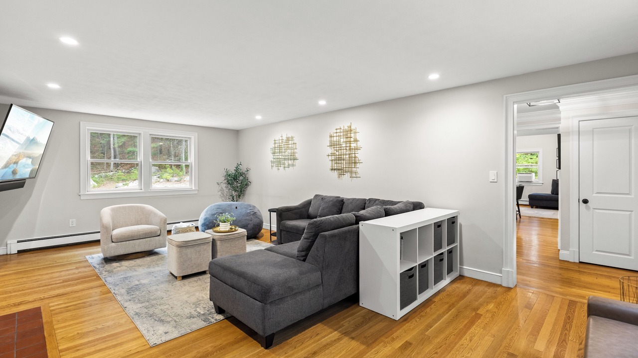 Photo of Livingroom in Foxboro