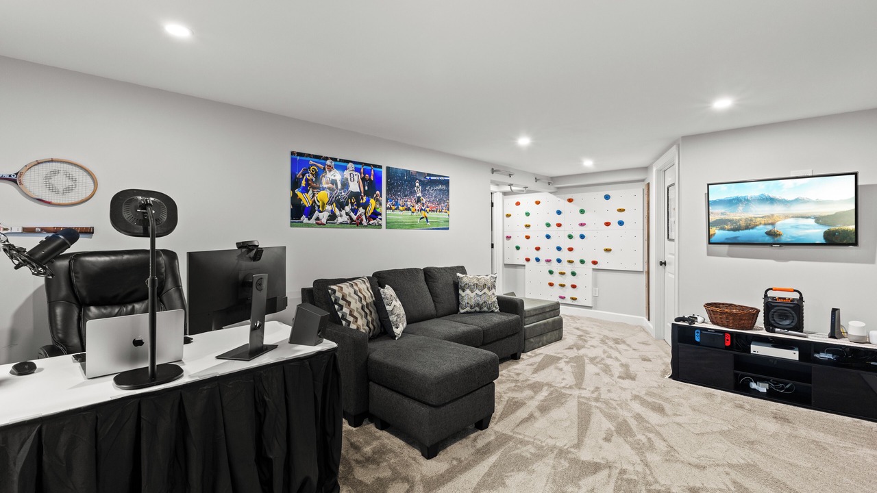 Photo of Livingroom in Foxboro