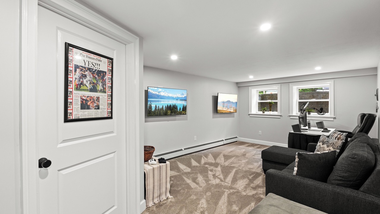 Photo of Livingroom in Foxboro