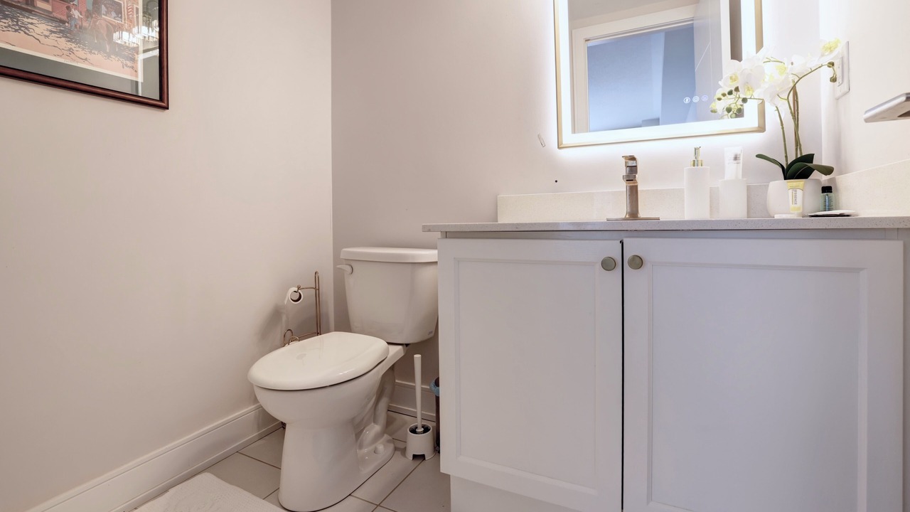 Photo of Bathroom in Lakeview