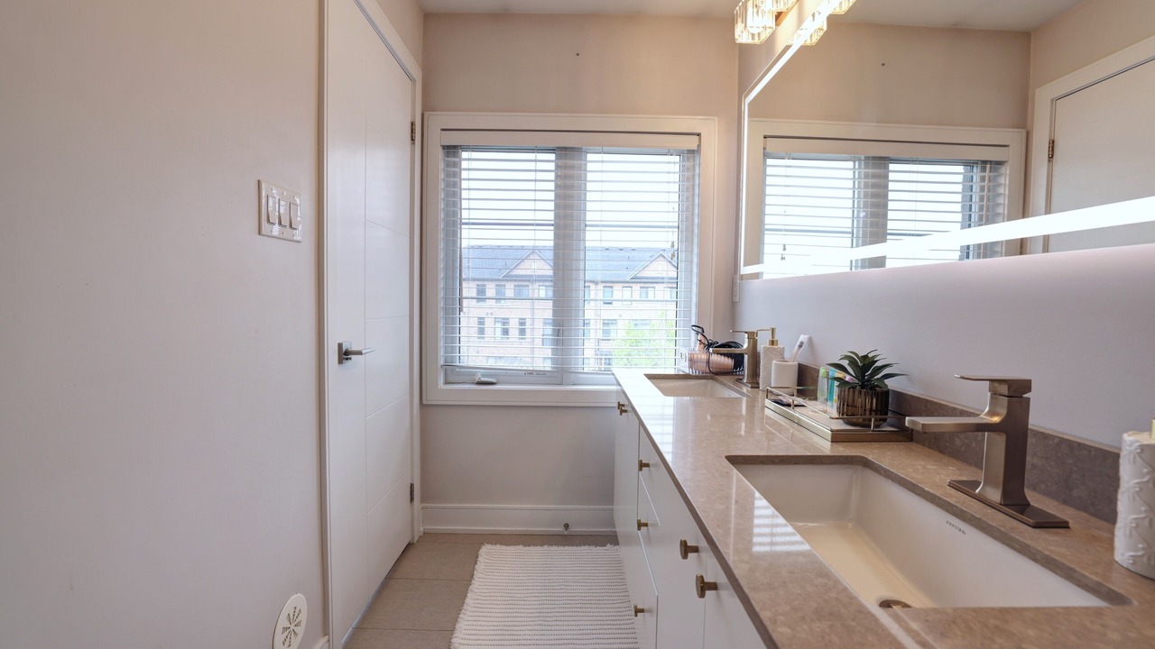 Photo of Bathroom in Lakeview