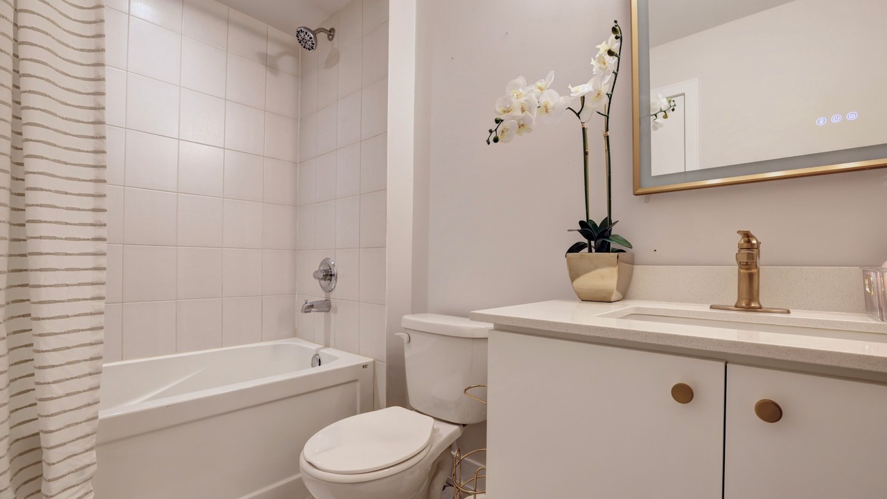 Photo of Bathroom in Lakeview