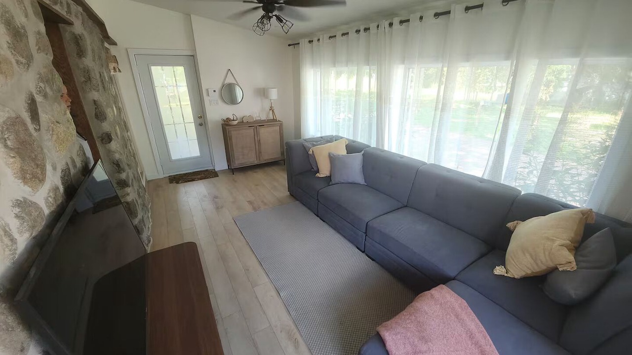 Photo of Livingroom in Chertsey