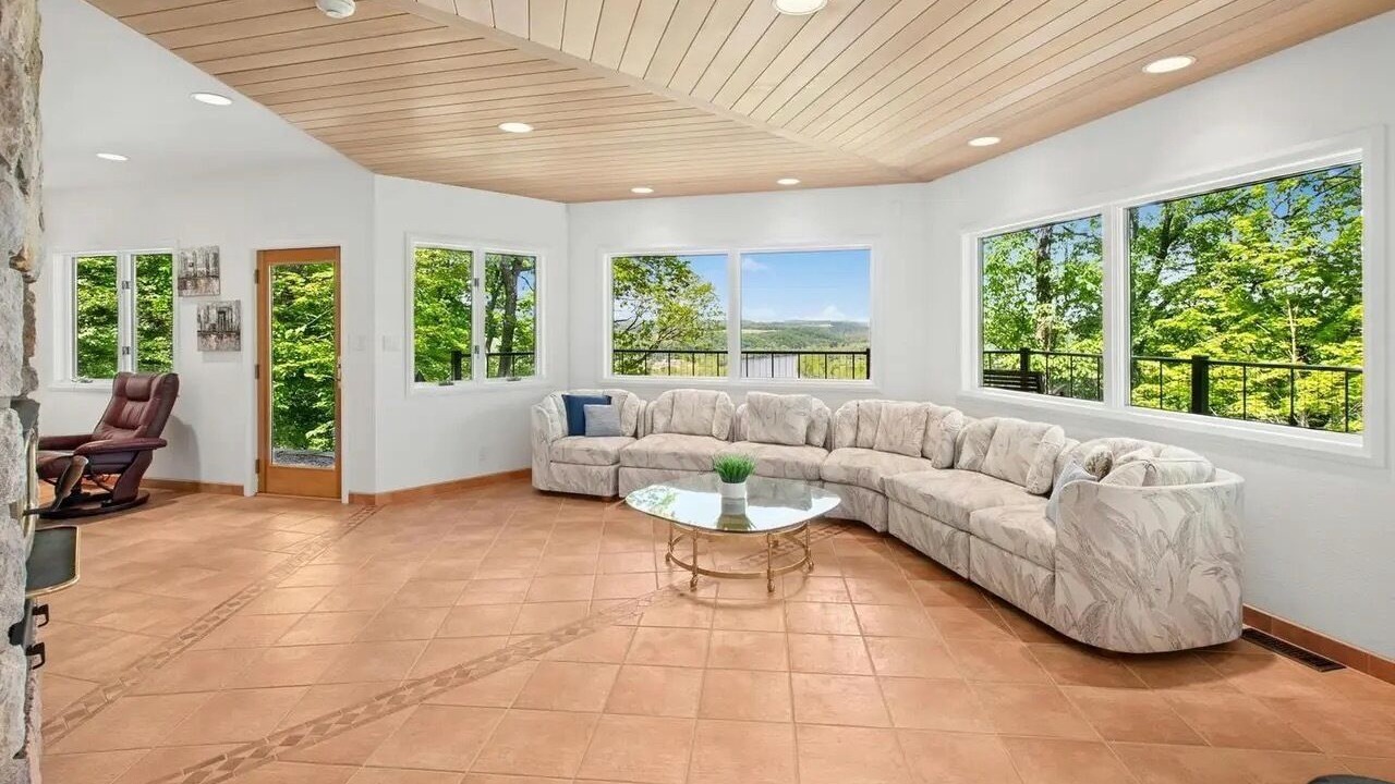 Photo of Livingroom in Upper Black Eddy