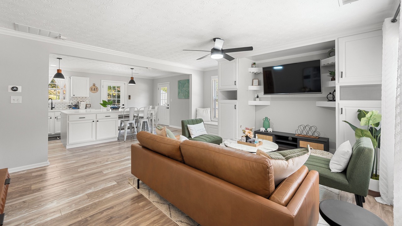 Photo of Livingroom in Suwanee