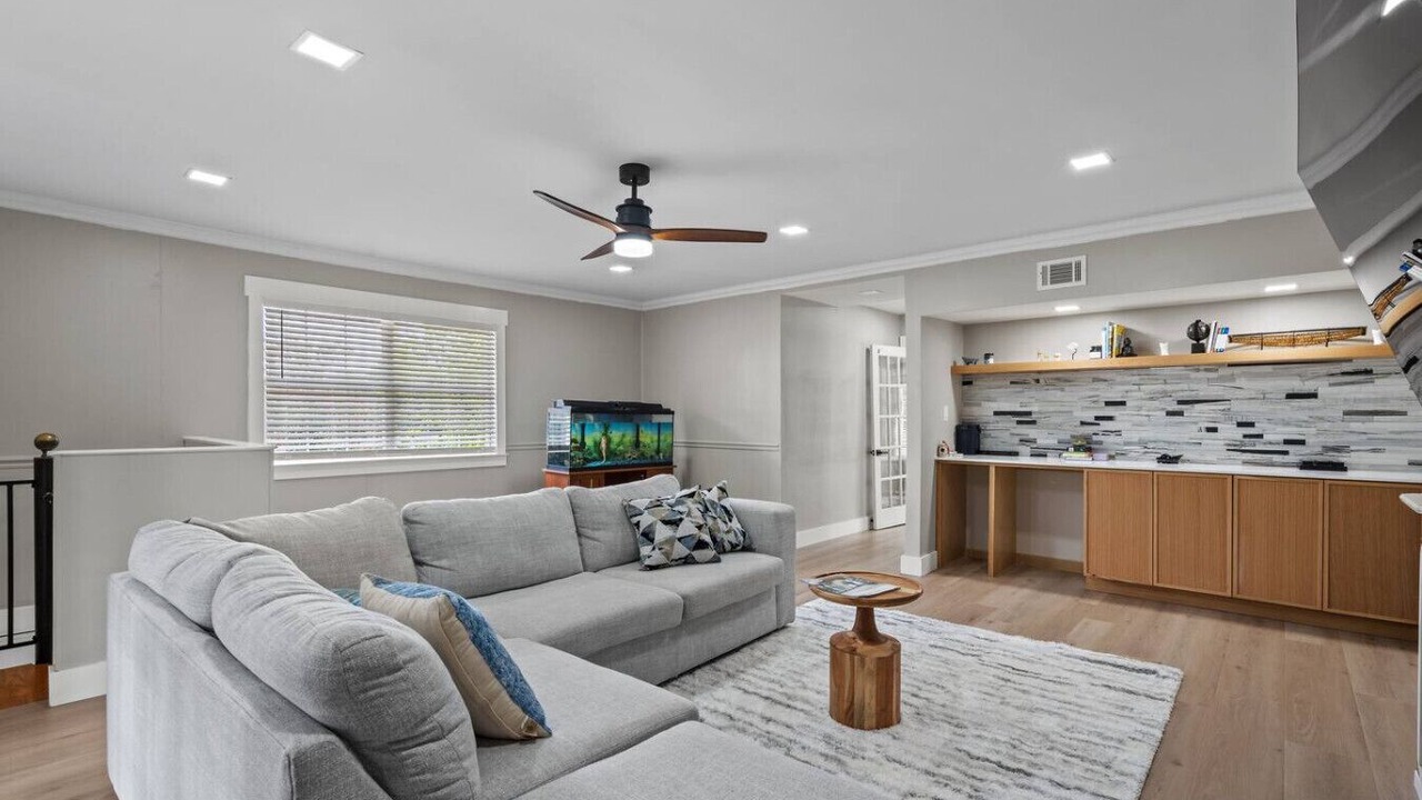 Photo of Livingroom in McNeil