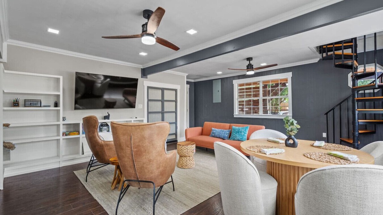 Photo of Livingroom in McNeil