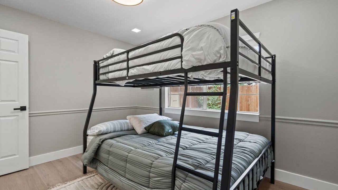 Photo of Bedroom in McNeil