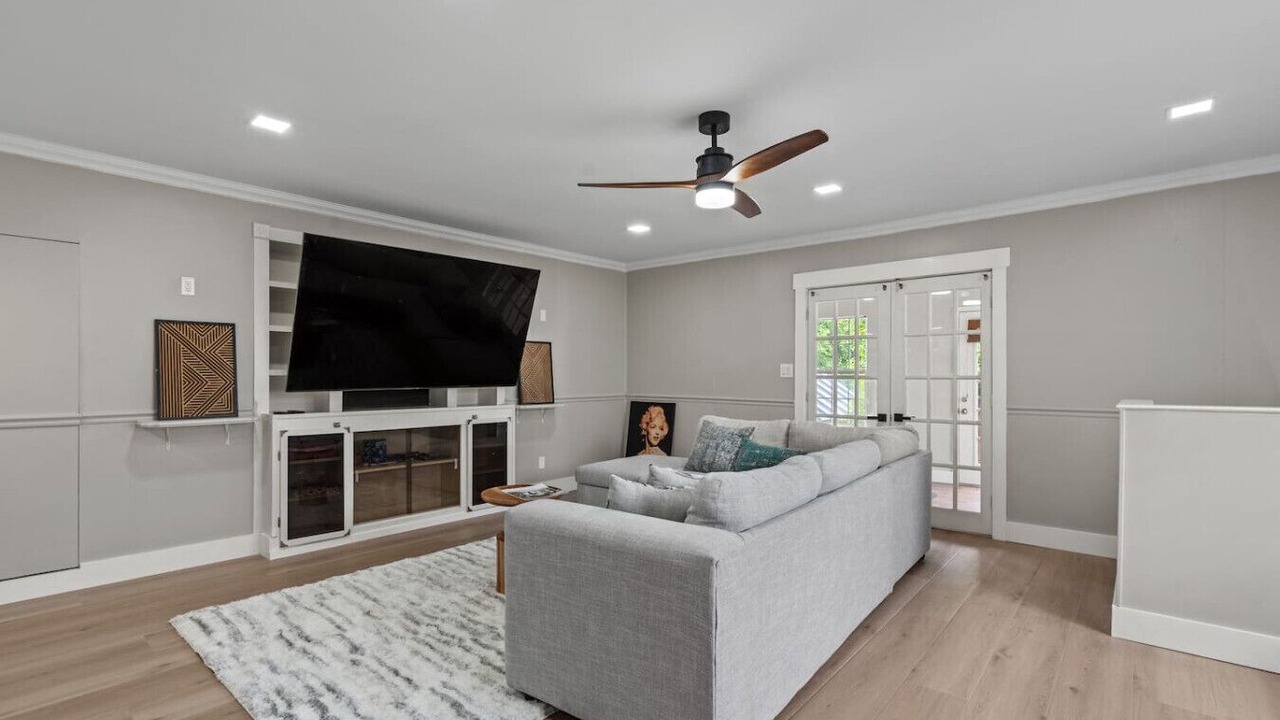 Photo of Livingroom in McNeil