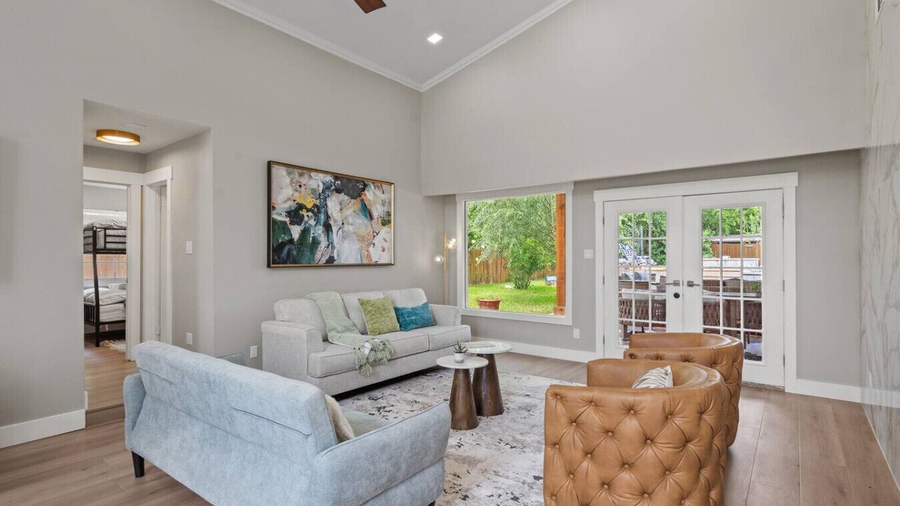 Photo of Livingroom in McNeil