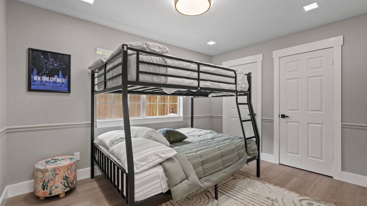 Photo of Bedroom in McNeil