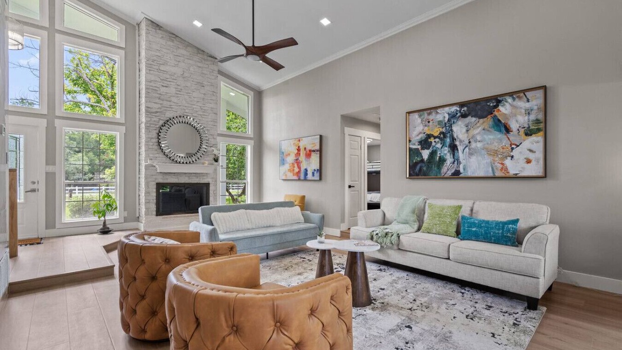 Photo of Livingroom in McNeil