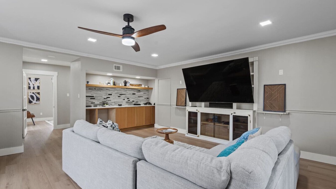 Photo of Livingroom in McNeil