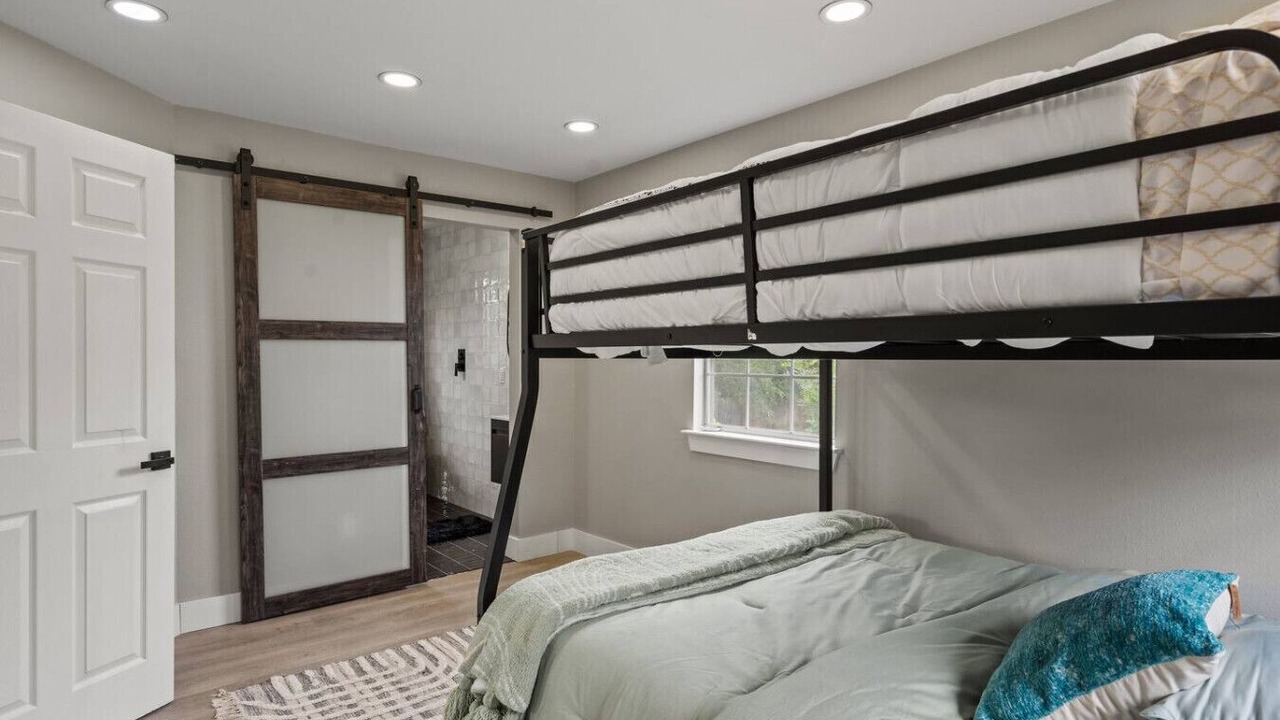 Photo of Bedroom in McNeil