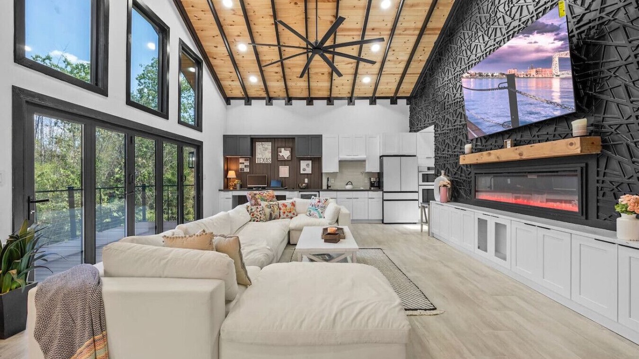 Photo of Livingroom in South Lamar