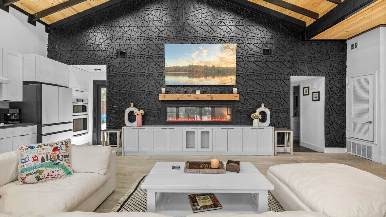 Photo of Livingroom in South Lamar