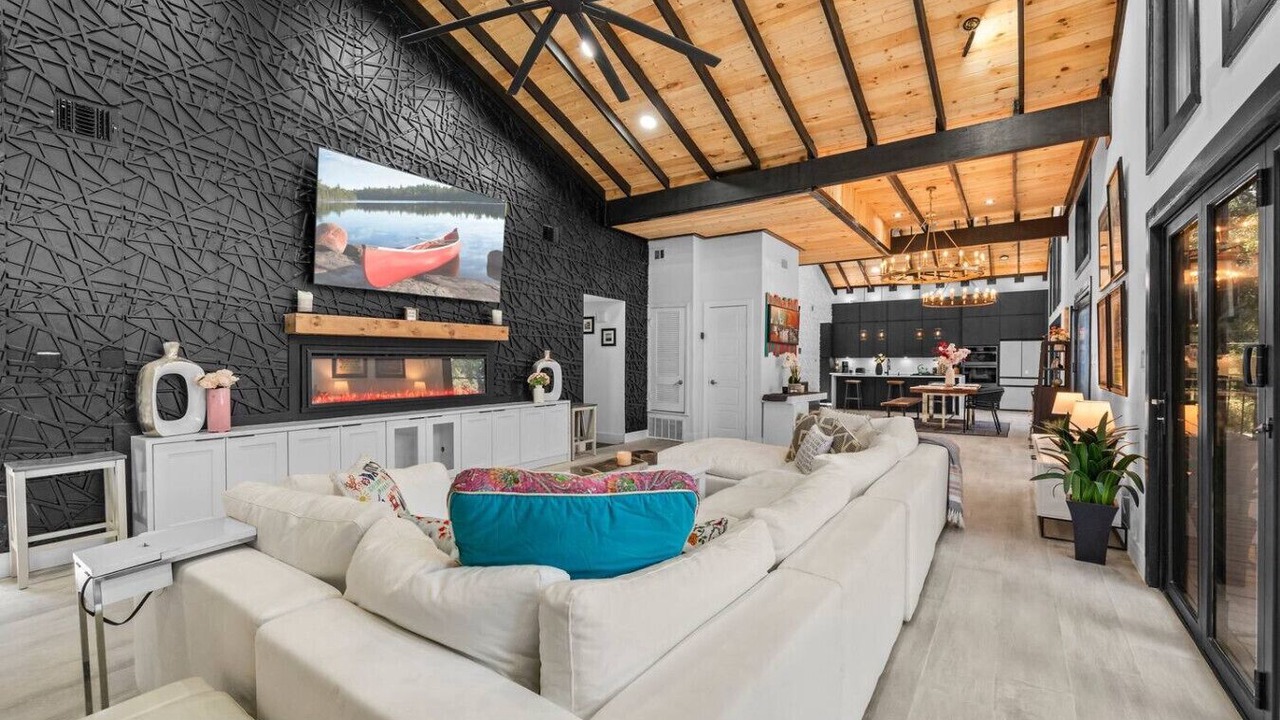 Photo of Livingroom in South Lamar