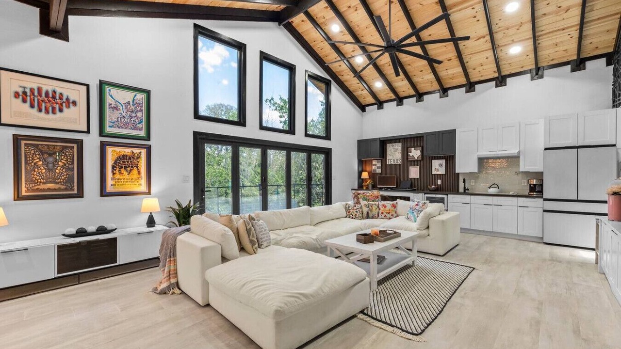 Photo of Livingroom in South Lamar