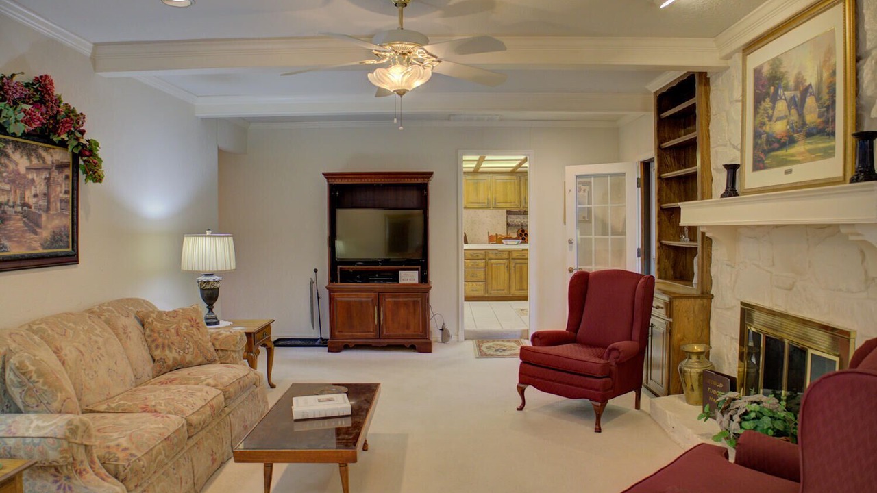Photo of Livingroom in Broken Arrow
