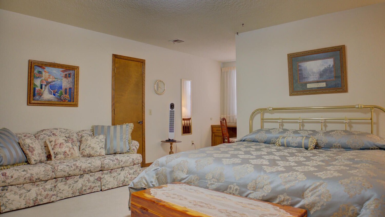 Photo of Bedroom in Broken Arrow